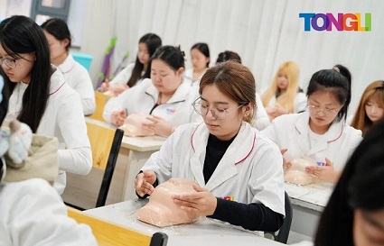 【熱愛(ài)為帆 逐光前行】 沈陽(yáng)統(tǒng)麗美容學(xué)校-獲獎(jiǎng)學(xué)員林藝窈的來(lái)時(shí)路