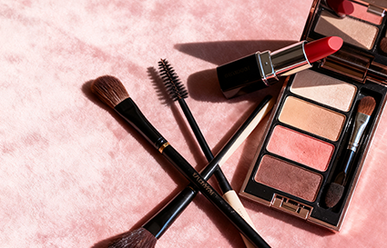 統(tǒng)麗化妝學(xué)校 專注化妝實(shí)戰(zhàn)培訓(xùn)，培養(yǎng)會(huì)變現(xiàn)的化妝師