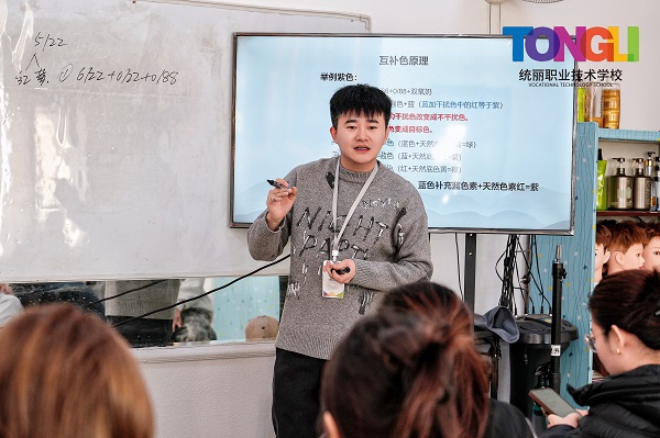 沈陽(yáng)美發(fā)學(xué)校