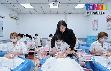 沈陽美容學(xué)校哪家好？推薦統(tǒng)麗美容學(xué)校