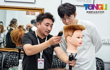 想學(xué)美發(fā) 沈陽統(tǒng)麗美發(fā)學(xué)校可以嗎？