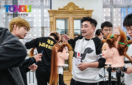 沈陽美發(fā)學(xué)校哪家好？統(tǒng)麗 22 年辦學(xué)